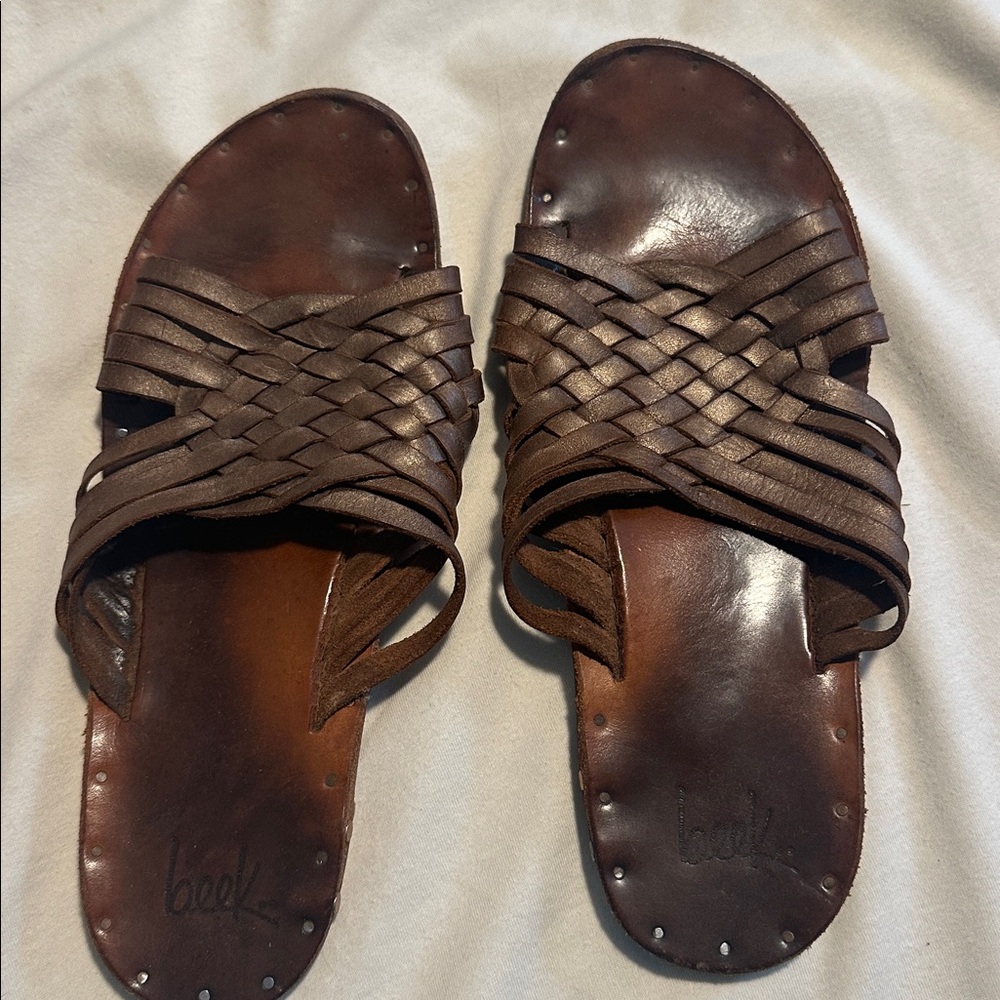 Beek sandals size 9.5 gold